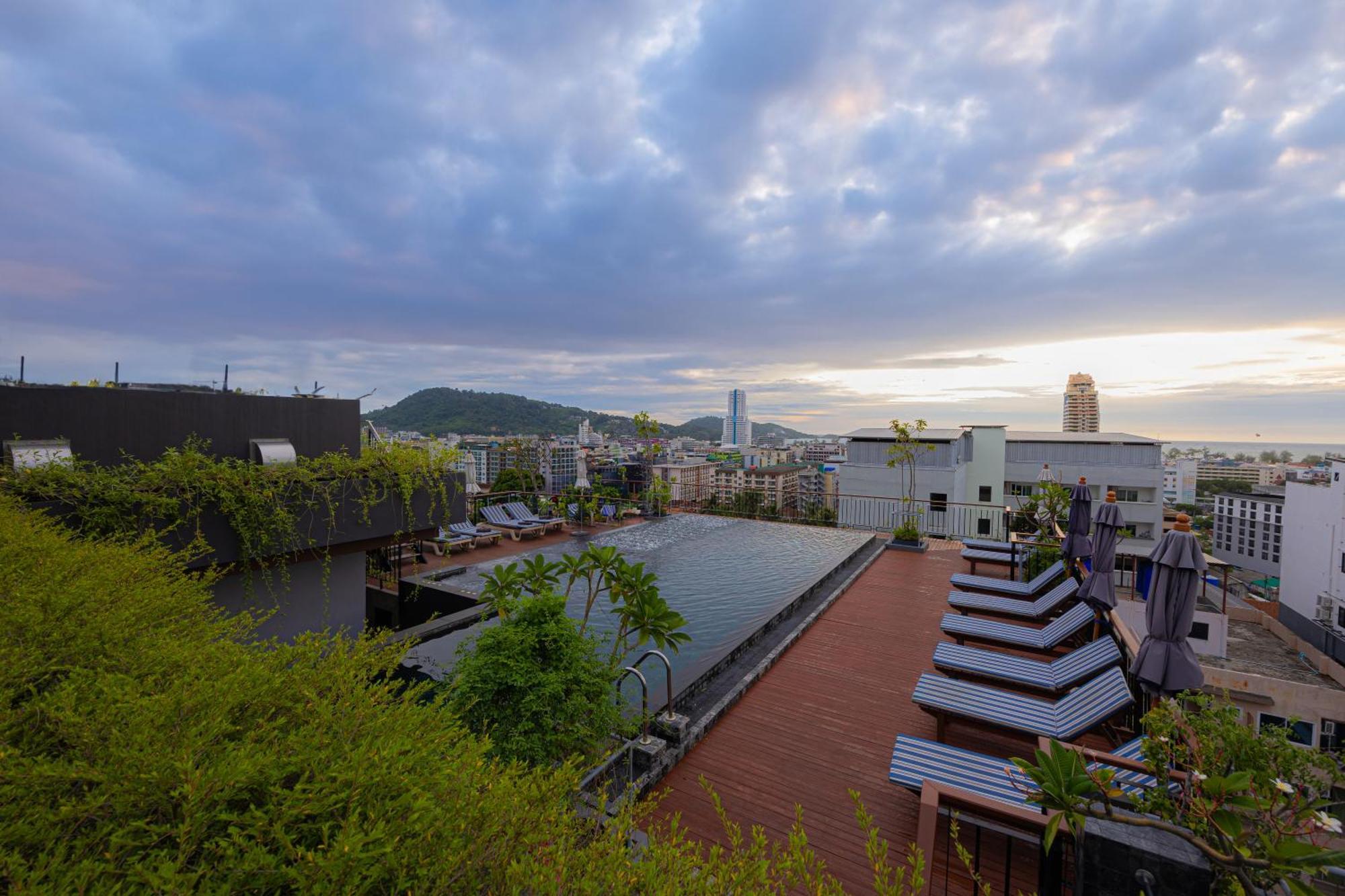 Rak Elegant Hotel Patong Esterno foto